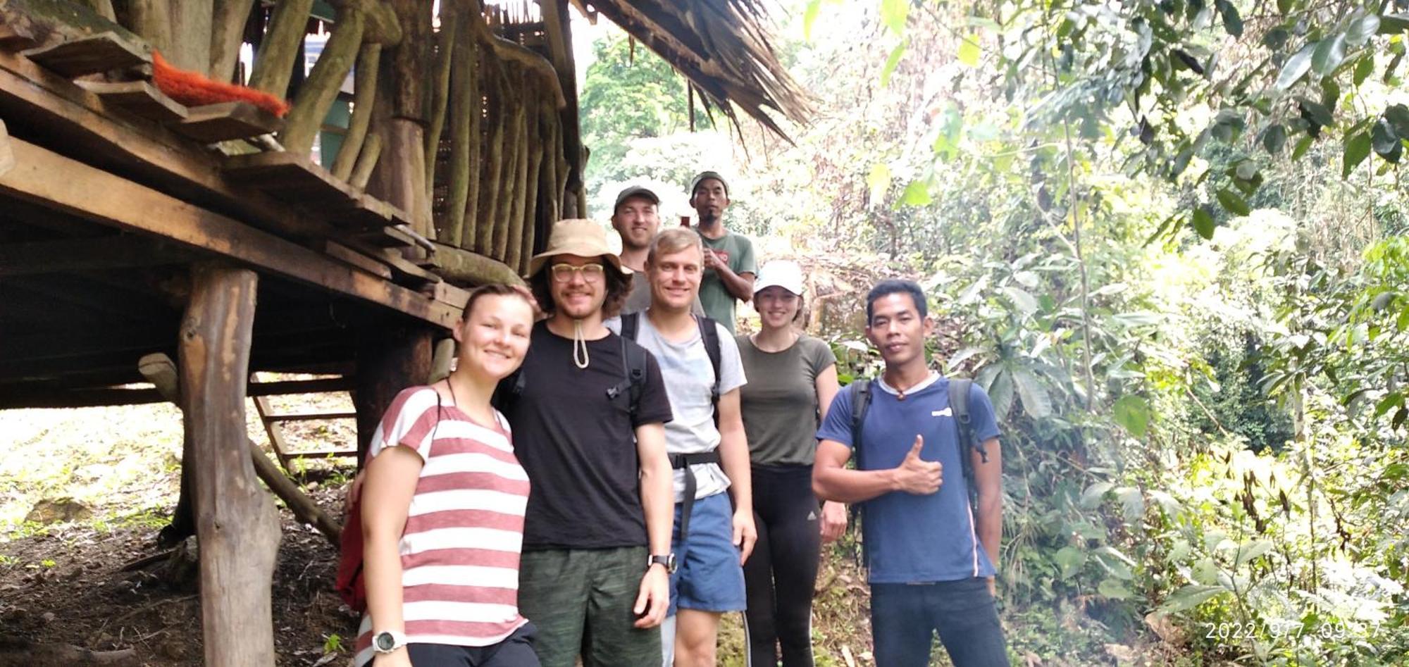 Orangutantreksumatra & Lovely Jungle Lodge Only Book If You Are Treking With Us Bukit Lawang Rum bild