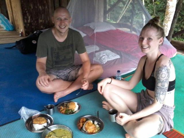 Orangutantreksumatra & Lovely Jungle Lodge Only Book If You Are Treking With Us Bukit Lawang Rum bild