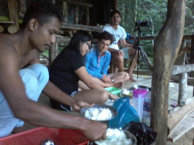 Orangutantreksumatra & Lovely Jungle Lodge Only Book If You Are Treking With Us Bukit Lawang Rum bild