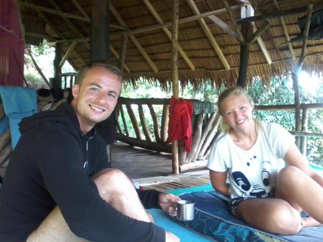 Orangutantreksumatra & Lovely Jungle Lodge Only Book If You Are Treking With Us Bukit Lawang Rum bild