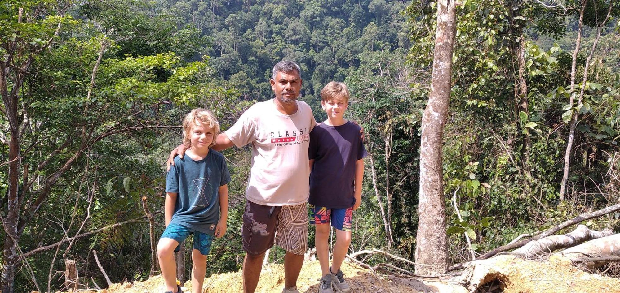 Orangutantreksumatra & Lovely Jungle Lodge Only Book If You Are Treking With Us Bukit Lawang Rum bild